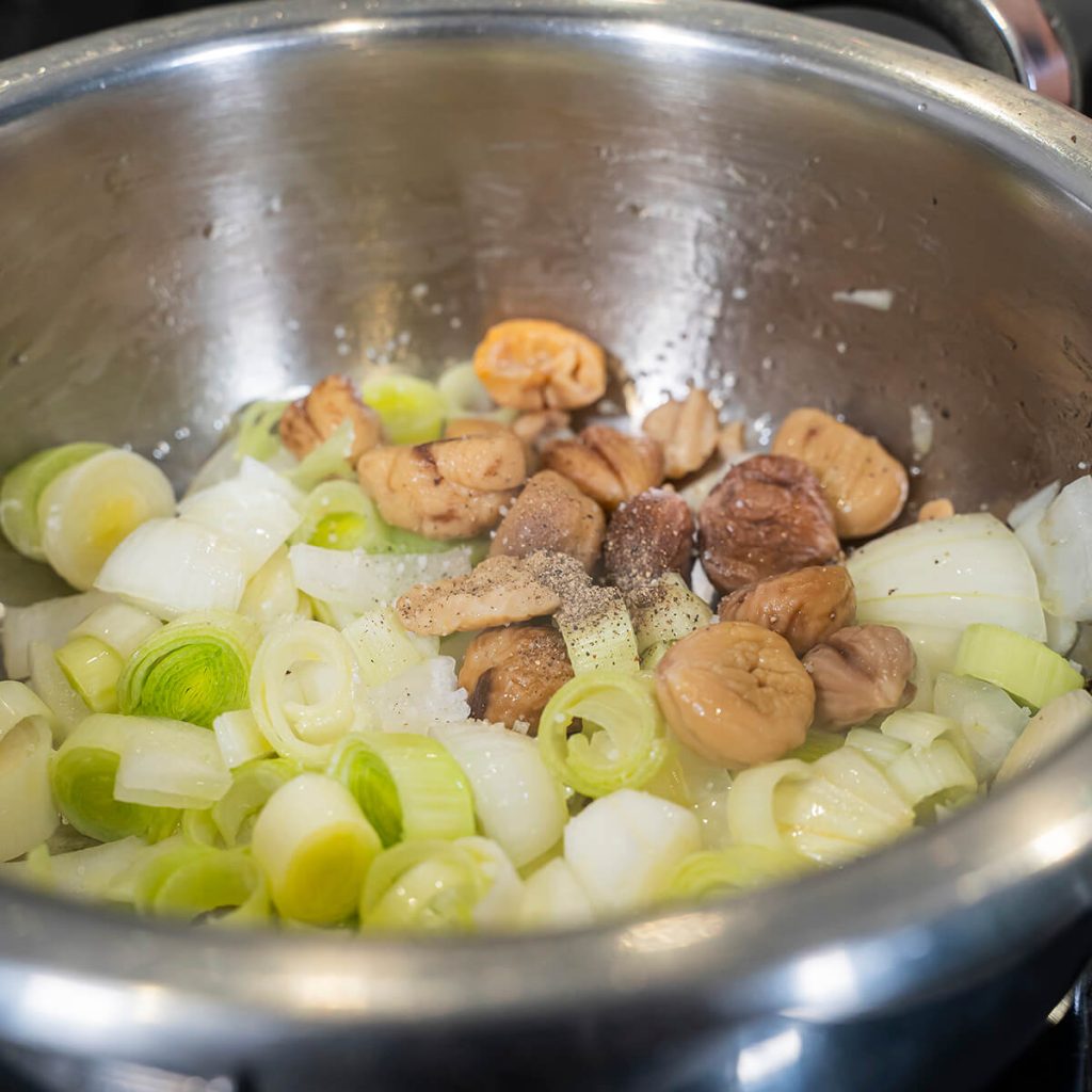 2. Crema de verduras con sofrito de castanas - doramos verduras y castanas