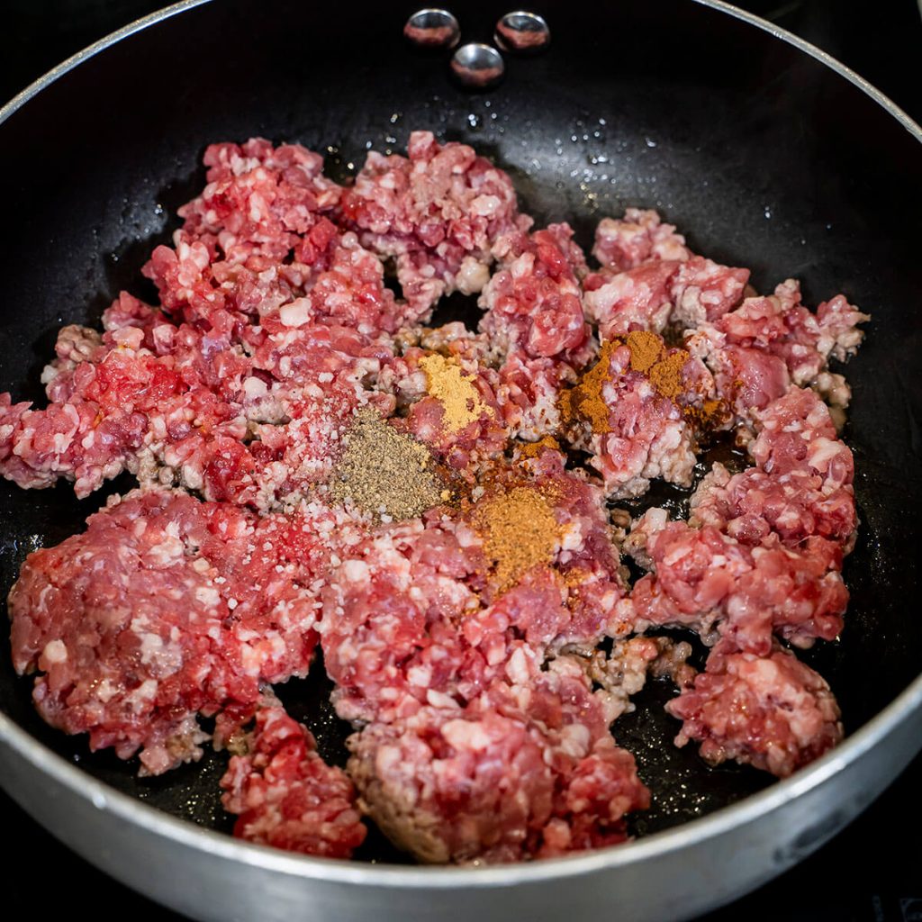 3. Pastel de carne con castanas - dorar la carne