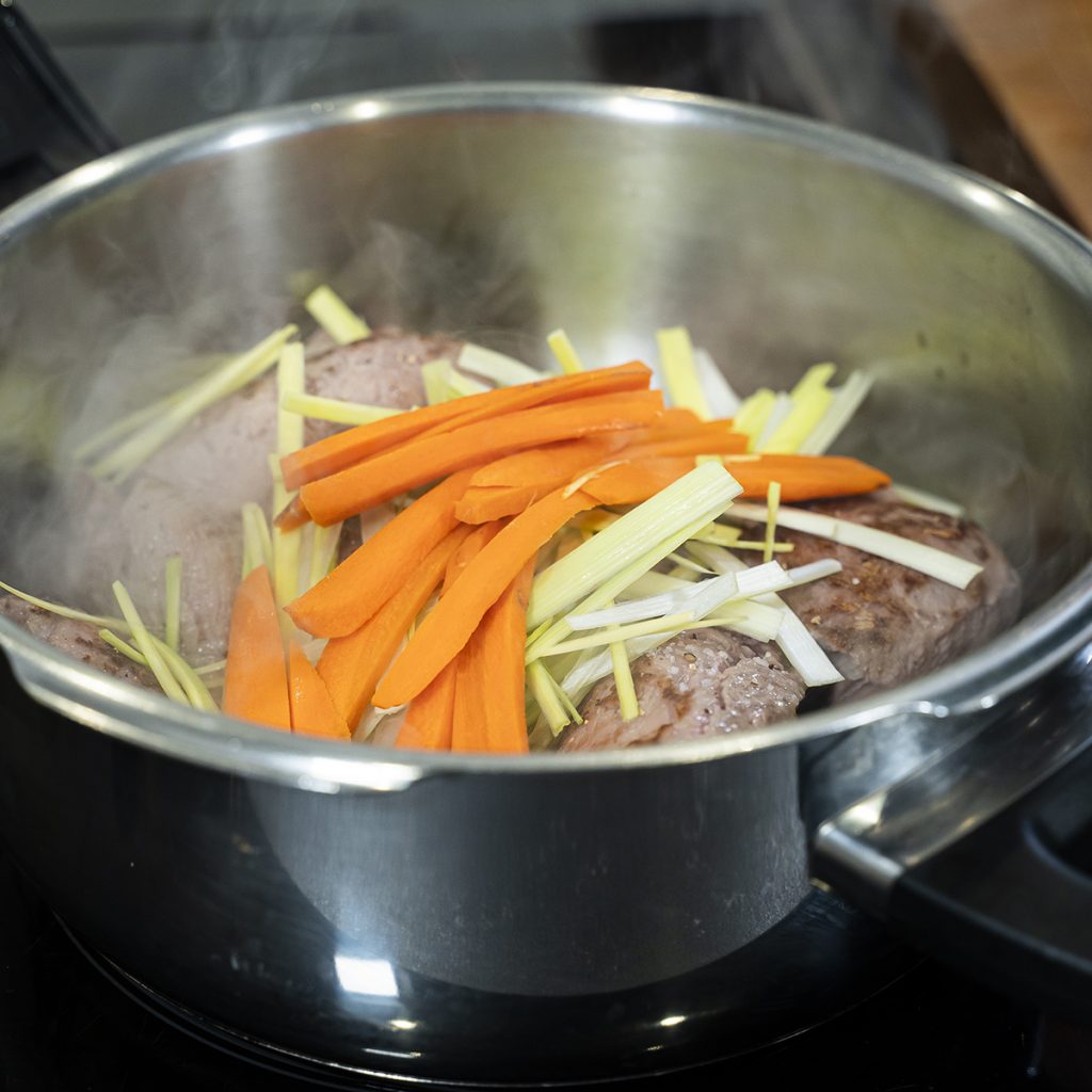 4. carrillada - cocinar carne y verduras