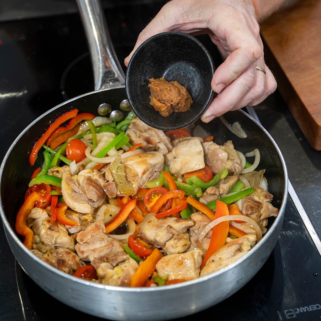 5. pollo a la parmentier - agregar pasta de miso