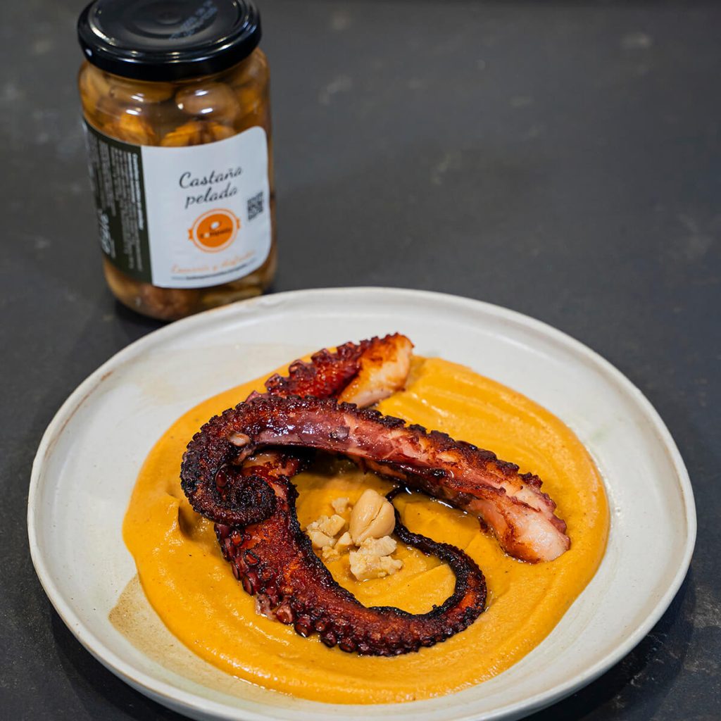 7. Pulpo con crema de castanas - servir