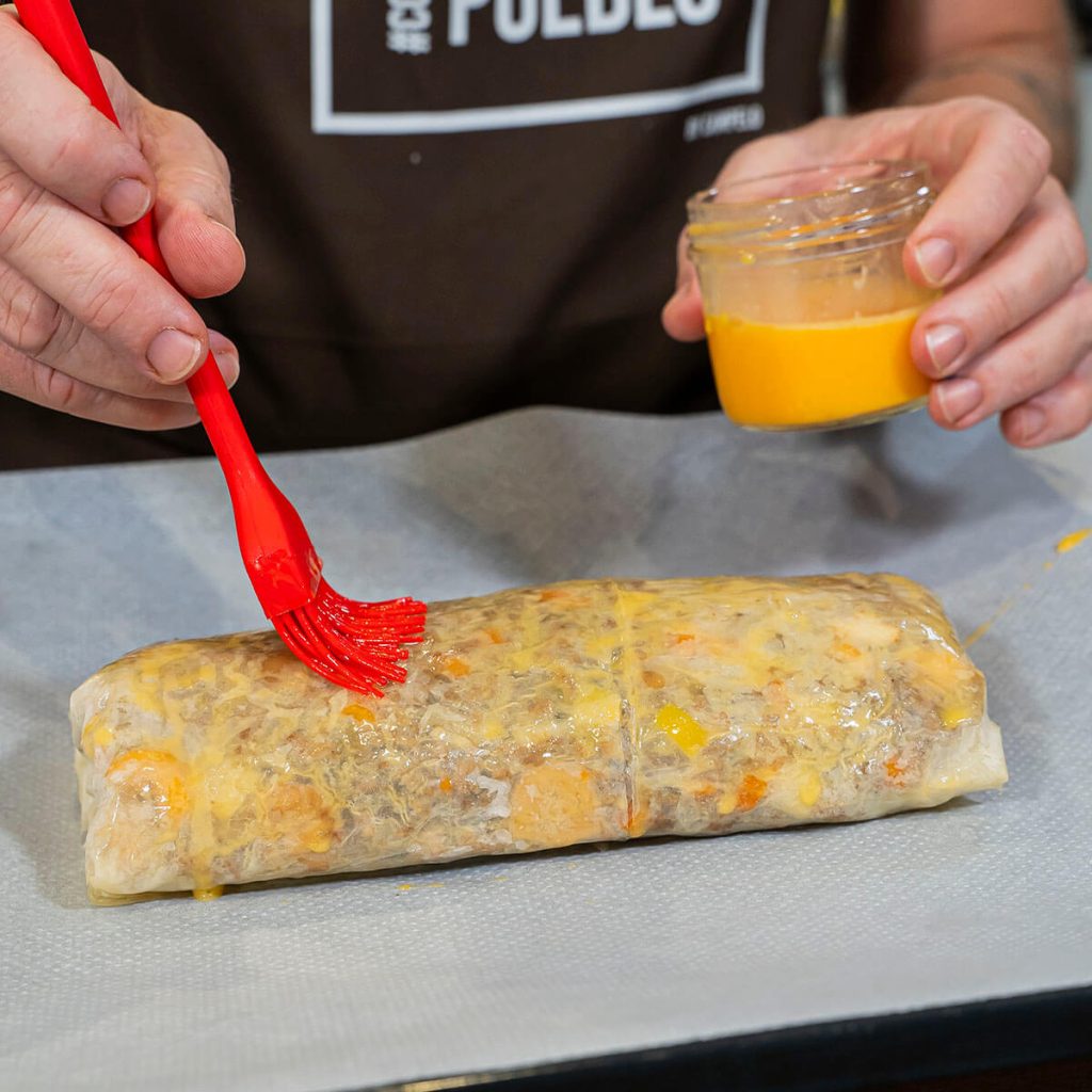 8. Pastel de carne con castanas - pintar huevo