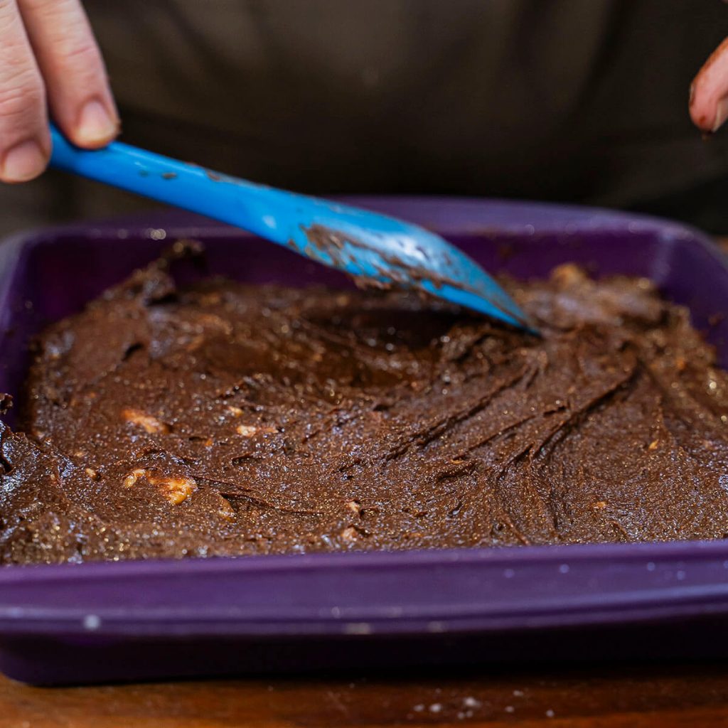 9. Brownie de castanas - incorporar al molde